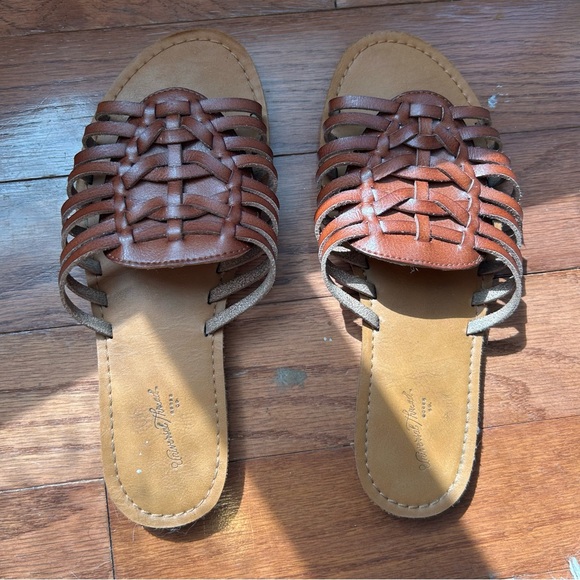 Universal Thread Huarache Style Sandals - Picture 1 of 3